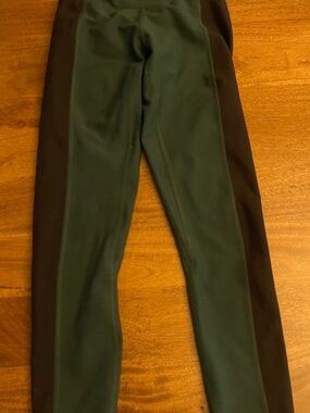 Girls' Two-Tone Green & Black Performance Leggings ypb xs